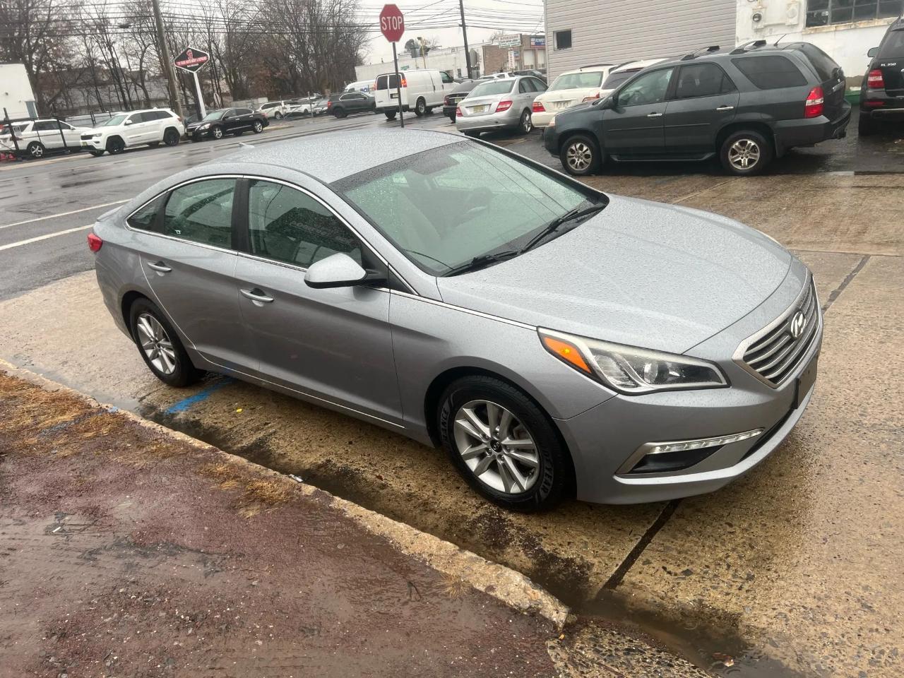 Hyundai Sonata 4dr Sdn 2.4L SE 2015