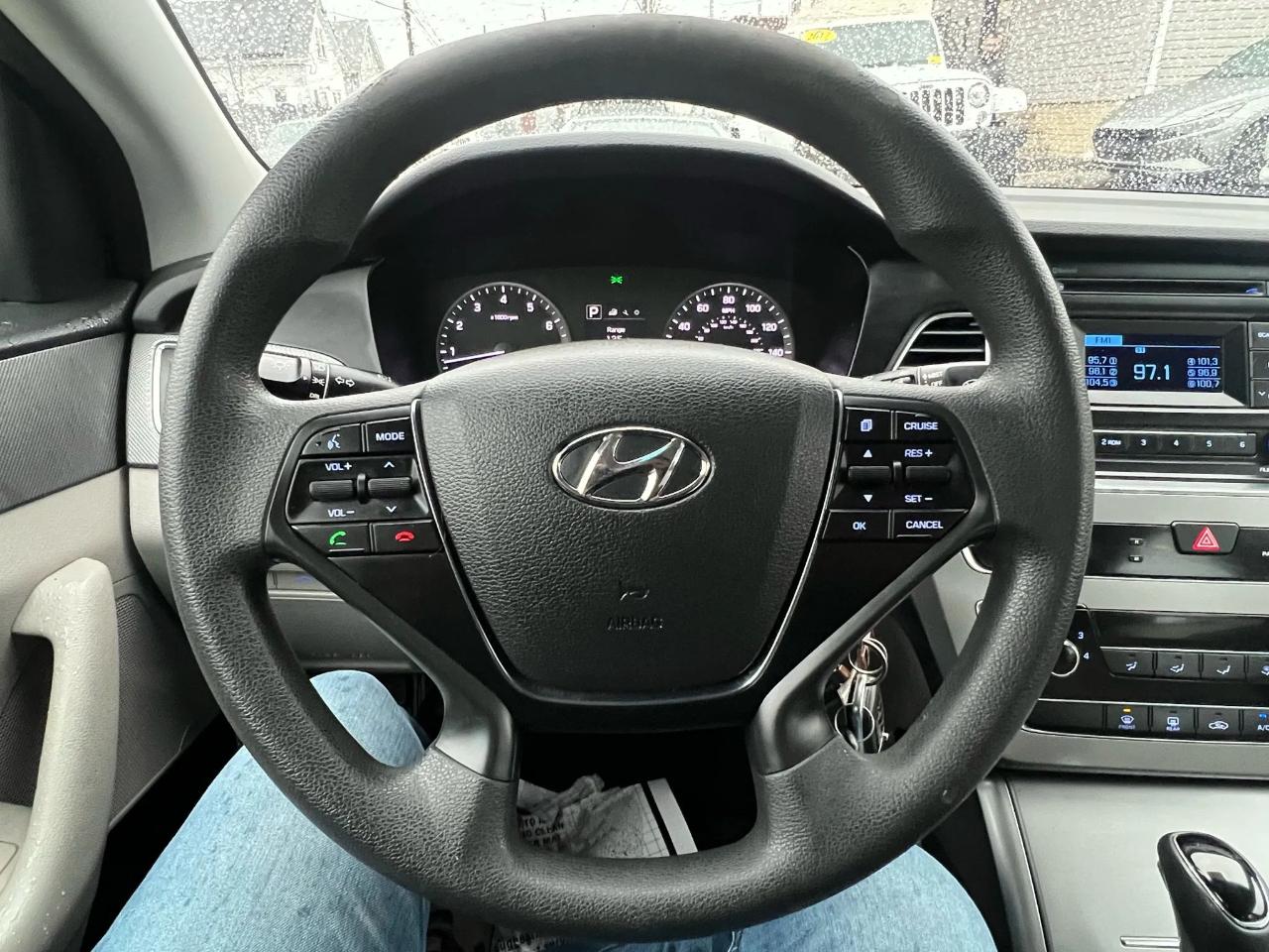 Hyundai Sonata 4dr Sdn 2.4L SE 2015