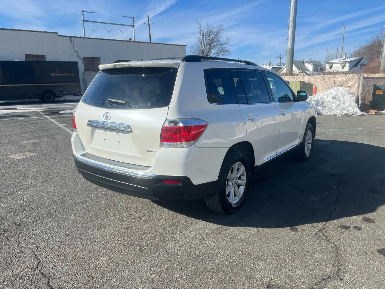 Toyota Highlander 4WD 4dr V6 Plus (Natl) 2013