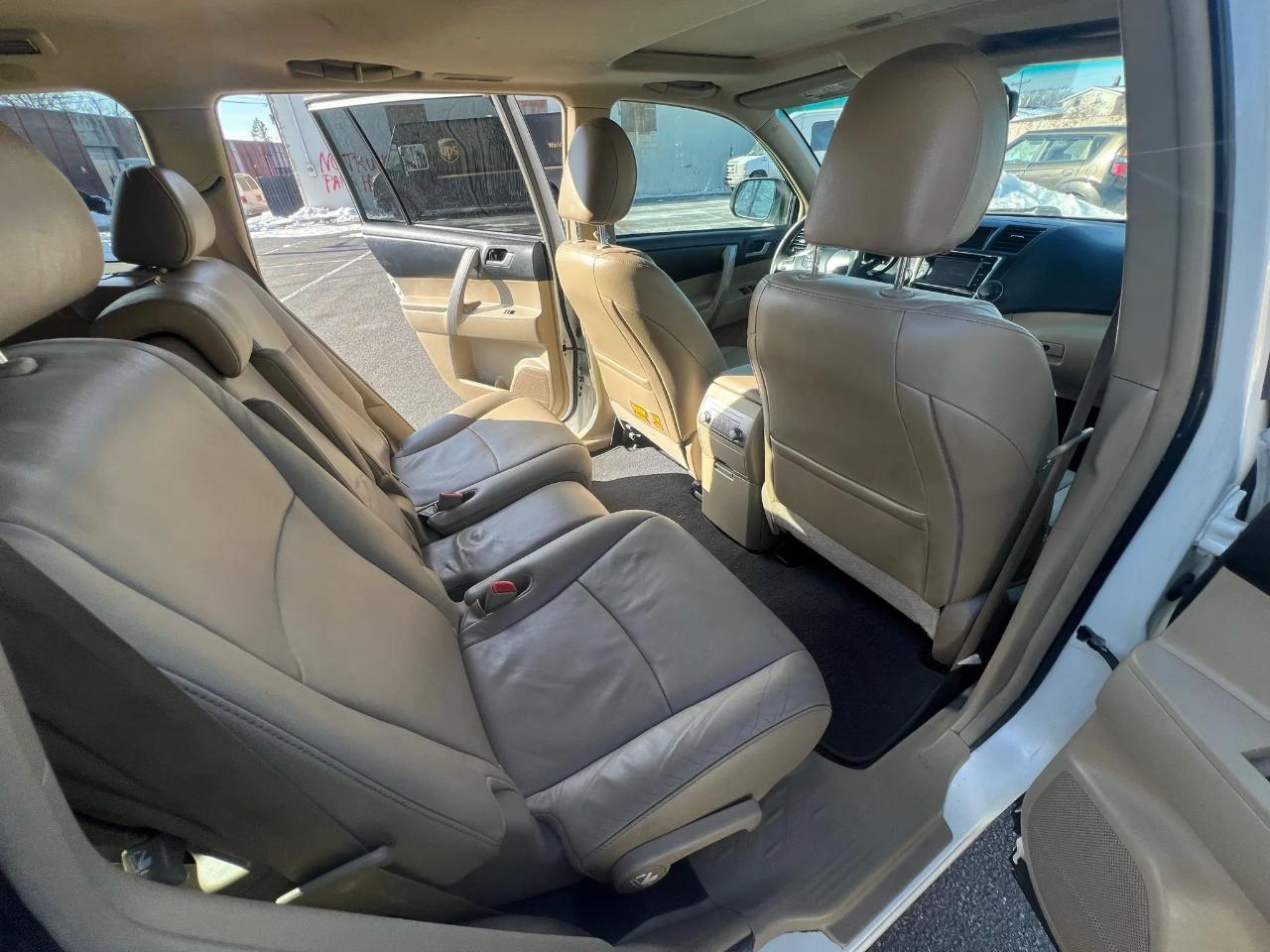 Toyota Highlander 4WD 4dr V6 Plus (Natl) 2013