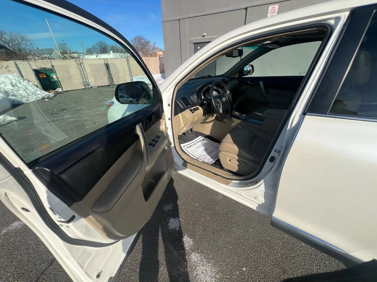 Toyota Highlander 4WD 4dr V6 Plus (Natl) 2013