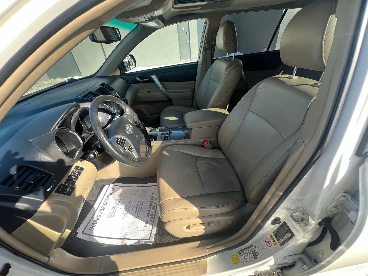 Toyota Highlander 4WD 4dr V6 Plus (Natl) 2013