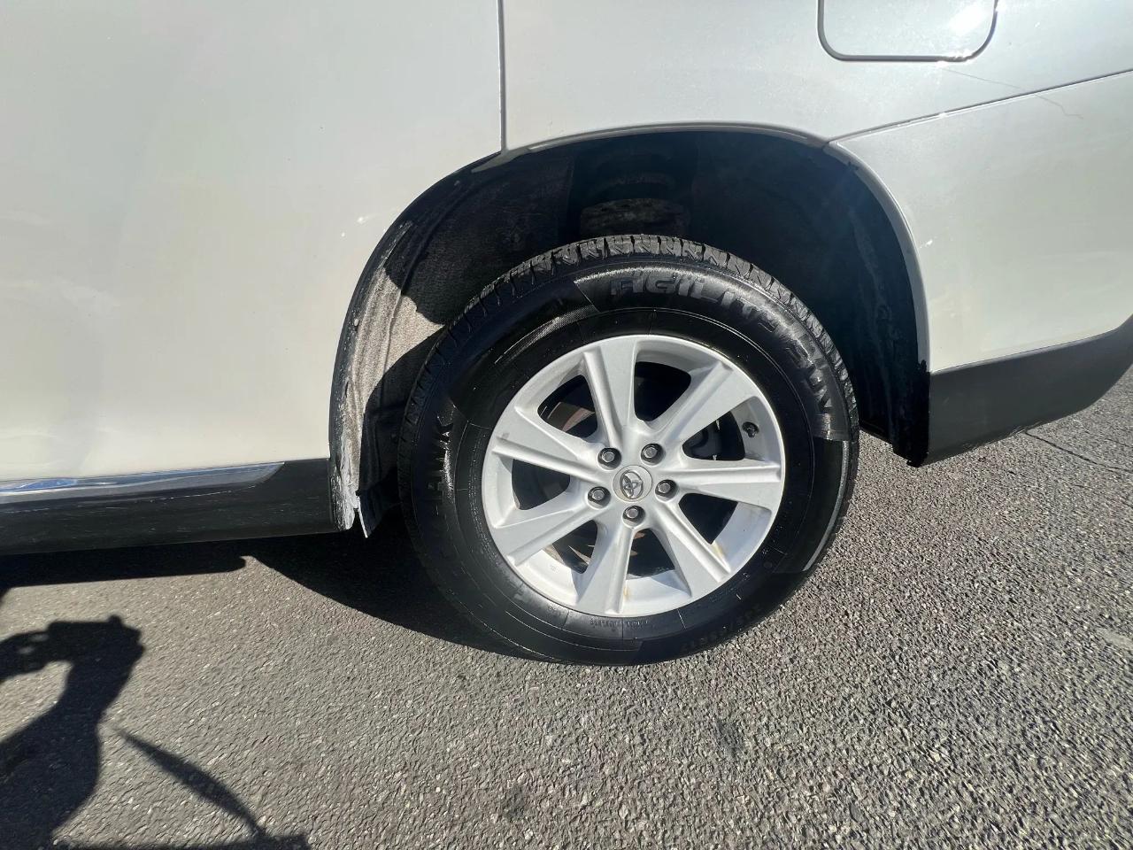 Toyota Highlander 4WD 4dr V6 Plus (Natl) 2013