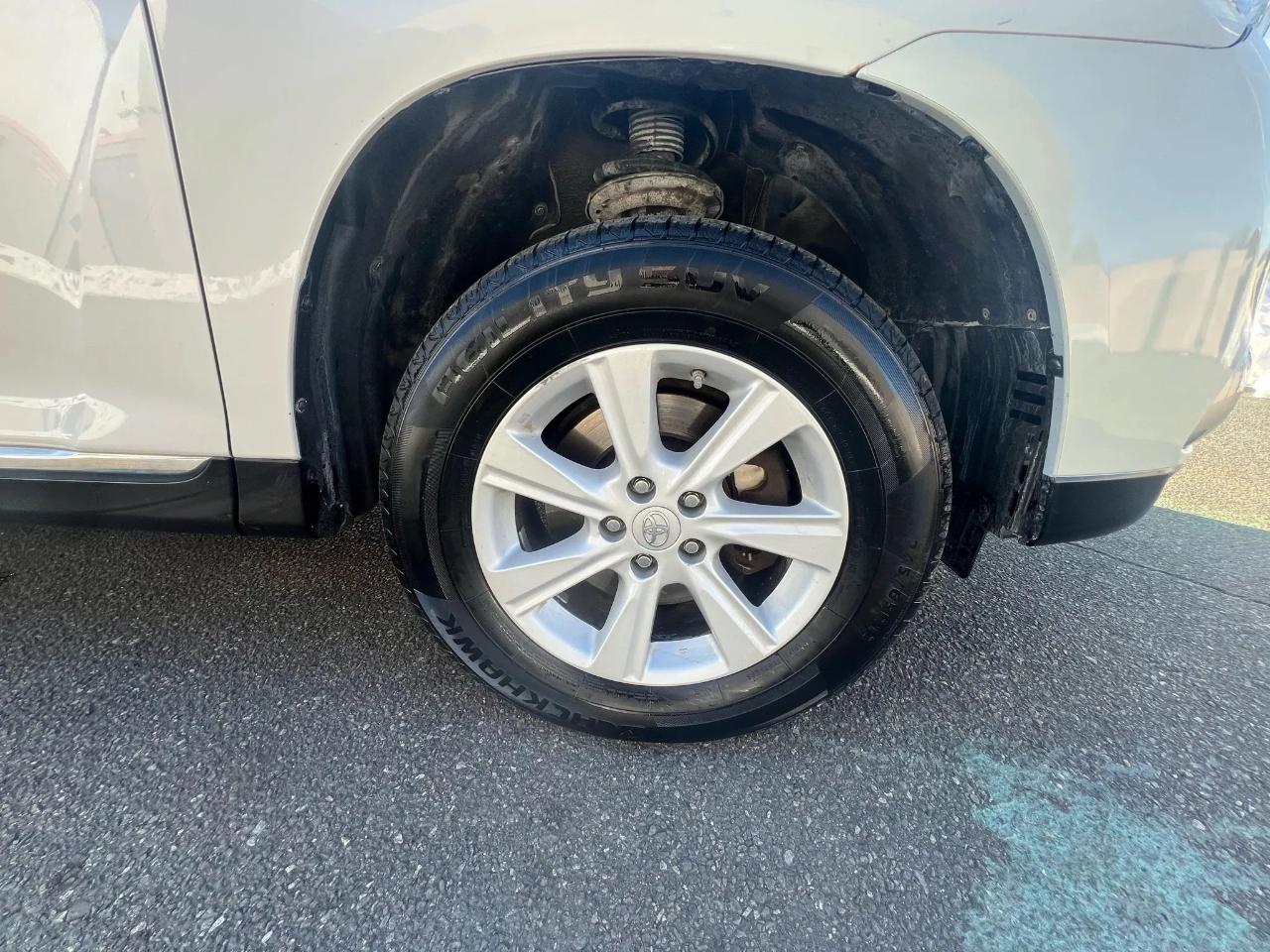 Toyota Highlander 4WD 4dr V6 Plus (Natl) 2013