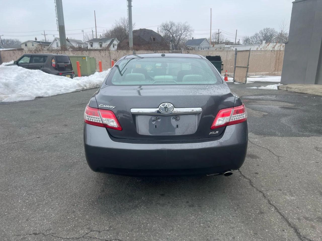 Toyota Camry 4dr Sdn I4 Man (Natl) 2010