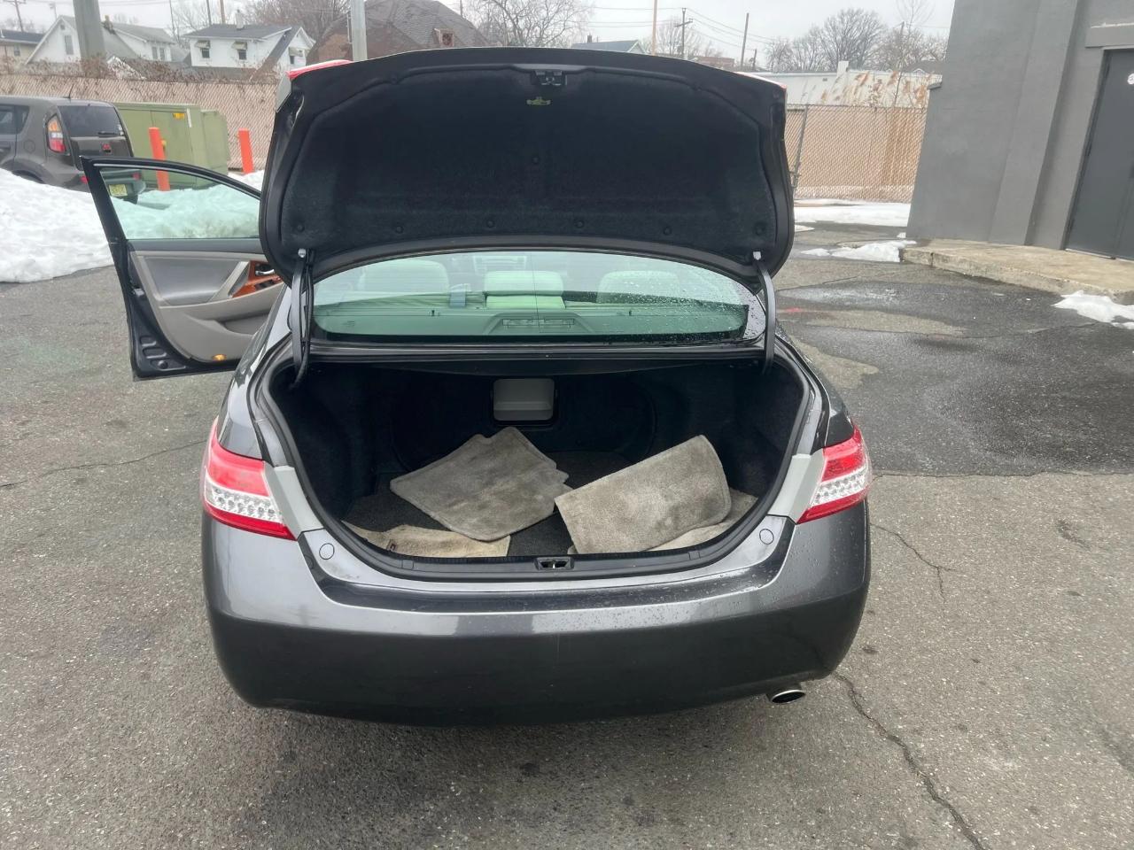 Toyota Camry 4dr Sdn I4 Man (Natl) 2010