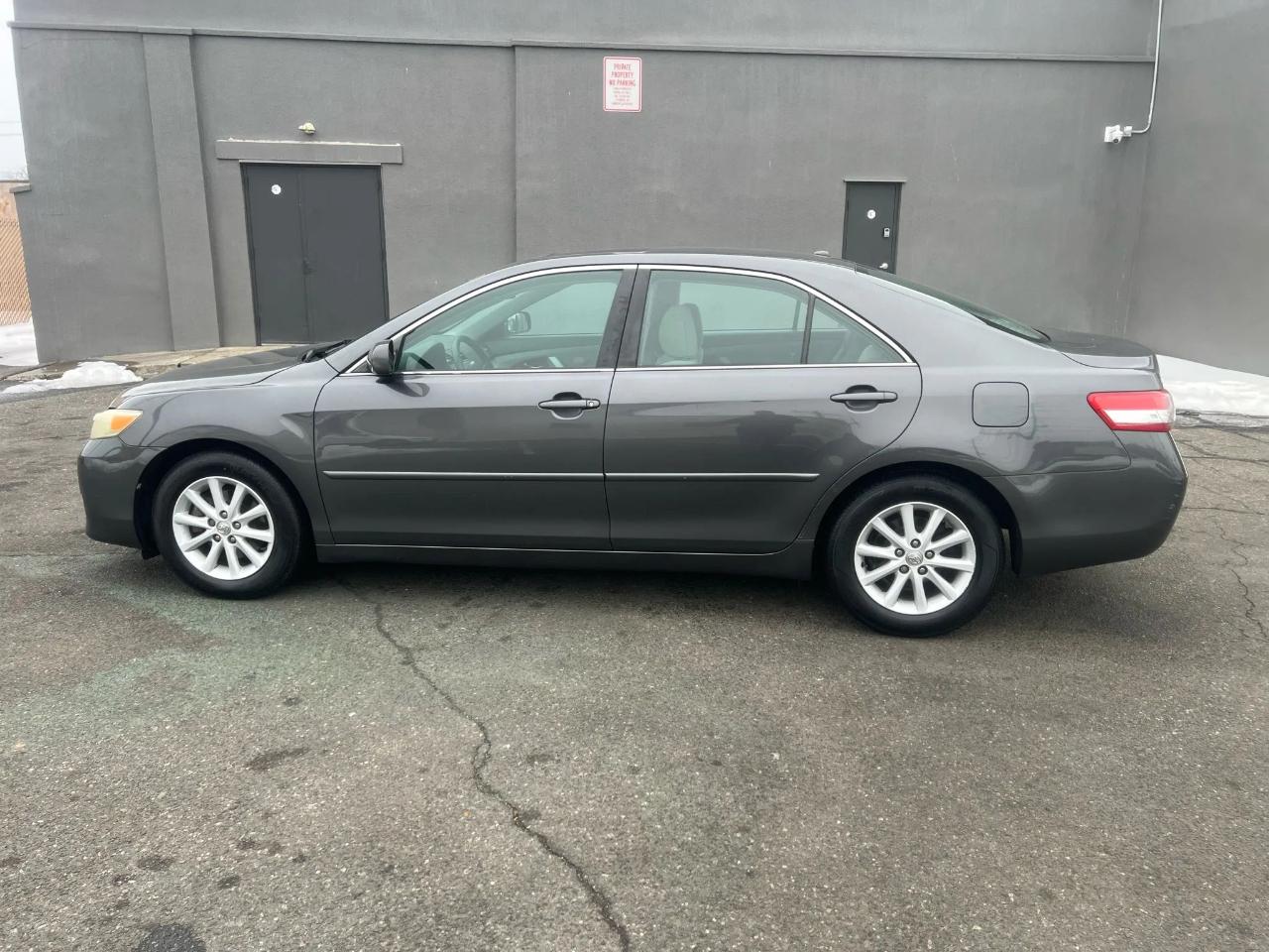 Toyota Camry 4dr Sdn I4 Man (Natl) 2010