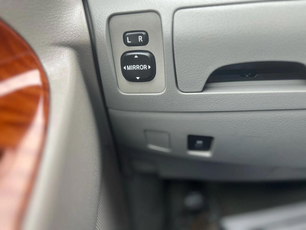 Toyota Camry 4dr Sdn I4 Man (Natl) 2010