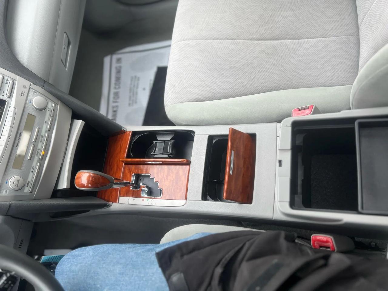 Toyota Camry 4dr Sdn I4 Man (Natl) 2010