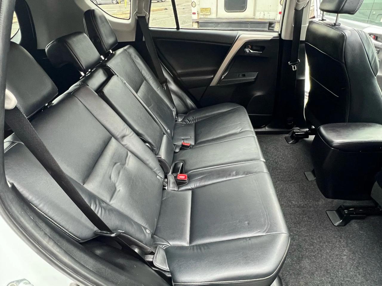 Toyota RAV4 AWD 4dr Limited (Natl) 2015