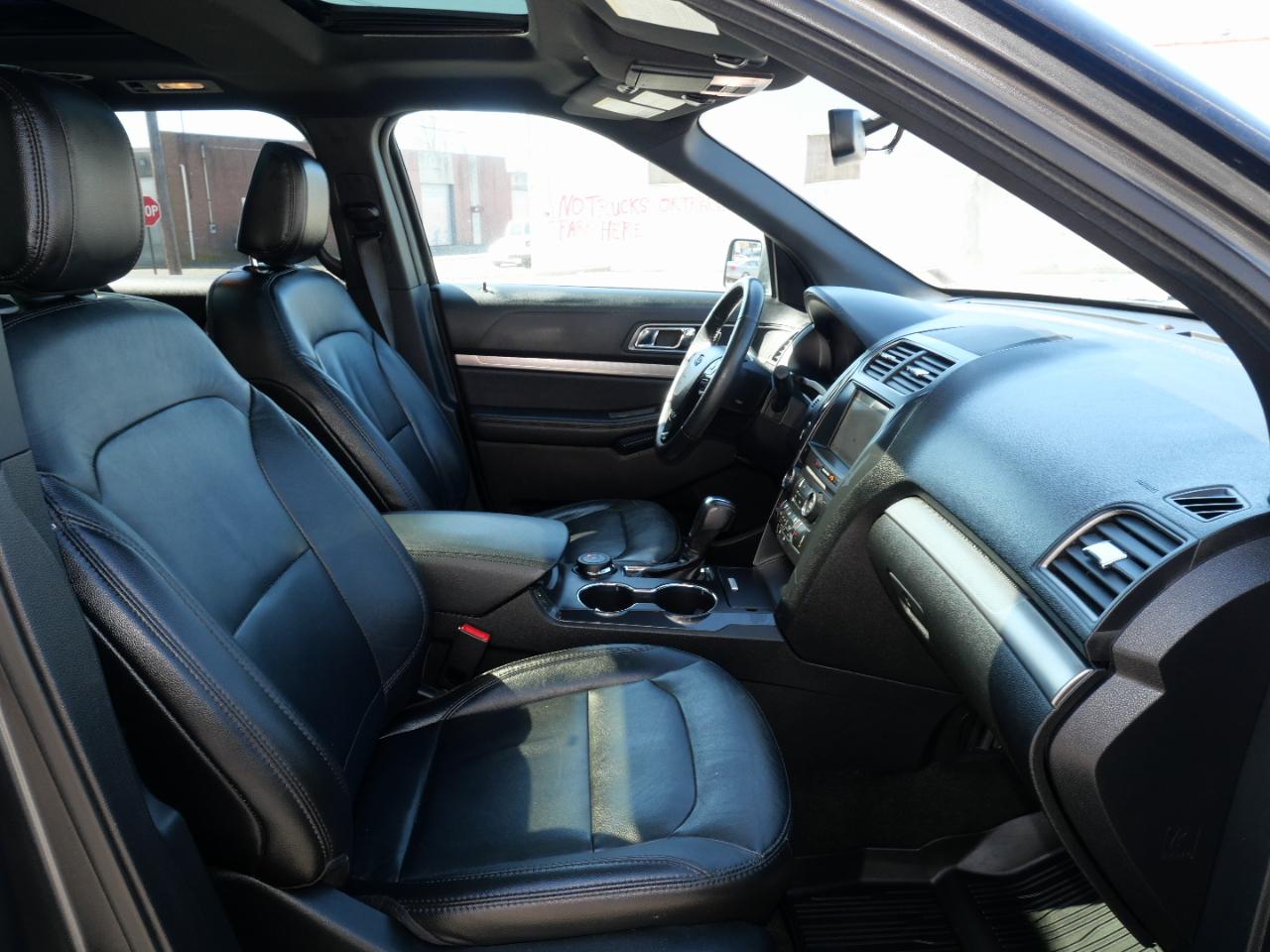 Ford Explorer XLT 4WD 2018