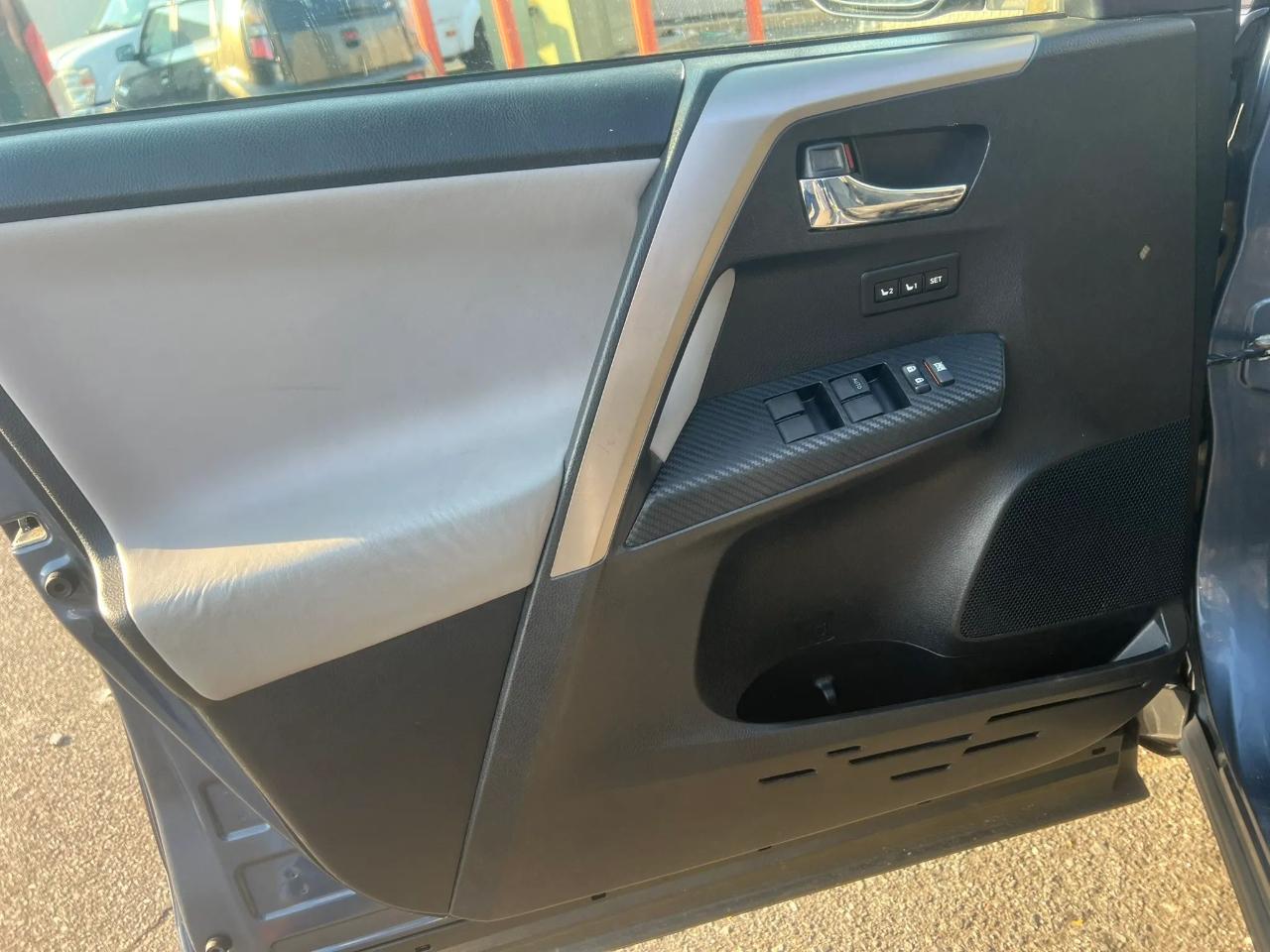 Toyota RAV4 AWD 4dr Limited (Natl) 2014