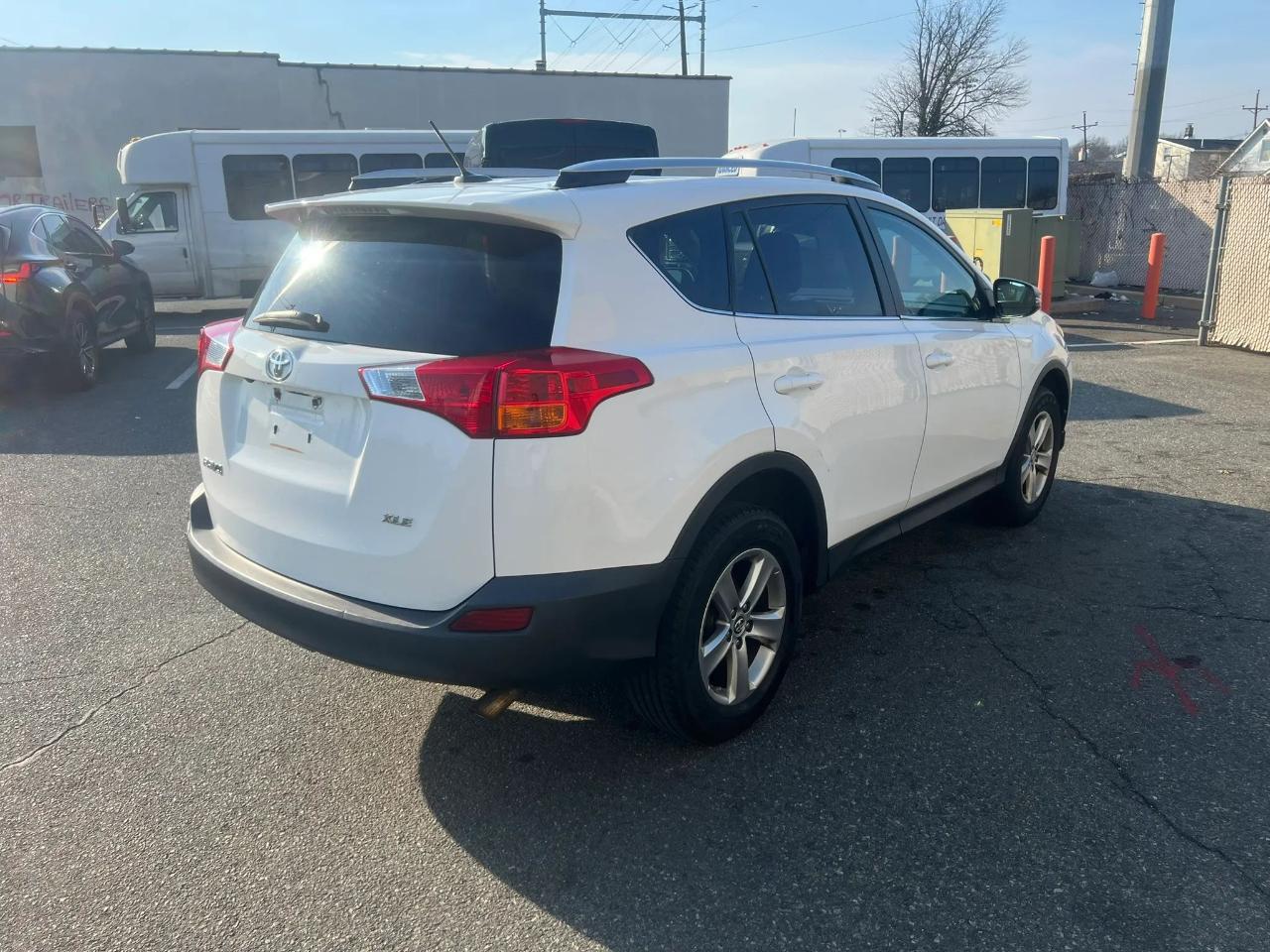 Toyota RAV4 FWD 4dr XLE (Natl) 2015
