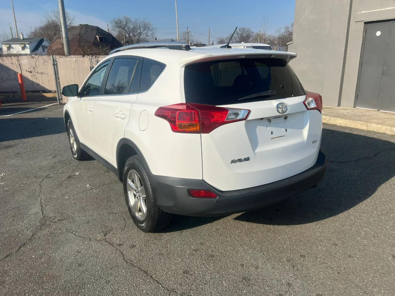 Toyota RAV4 FWD 4dr XLE (Natl) 2015