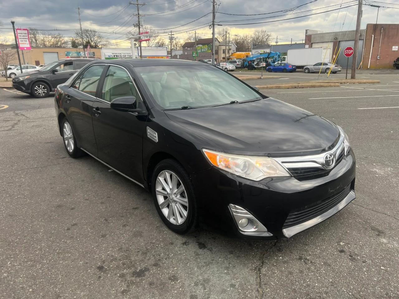 Toyota Camry 4dr Sdn I4 Auto XLE (Natl) 2013