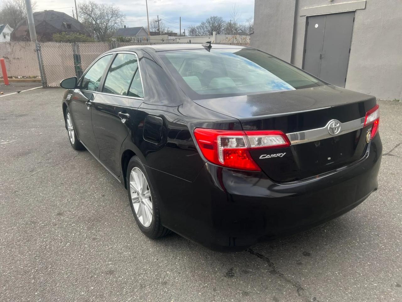 Toyota Camry 4dr Sdn I4 Auto XLE (Natl) 2013