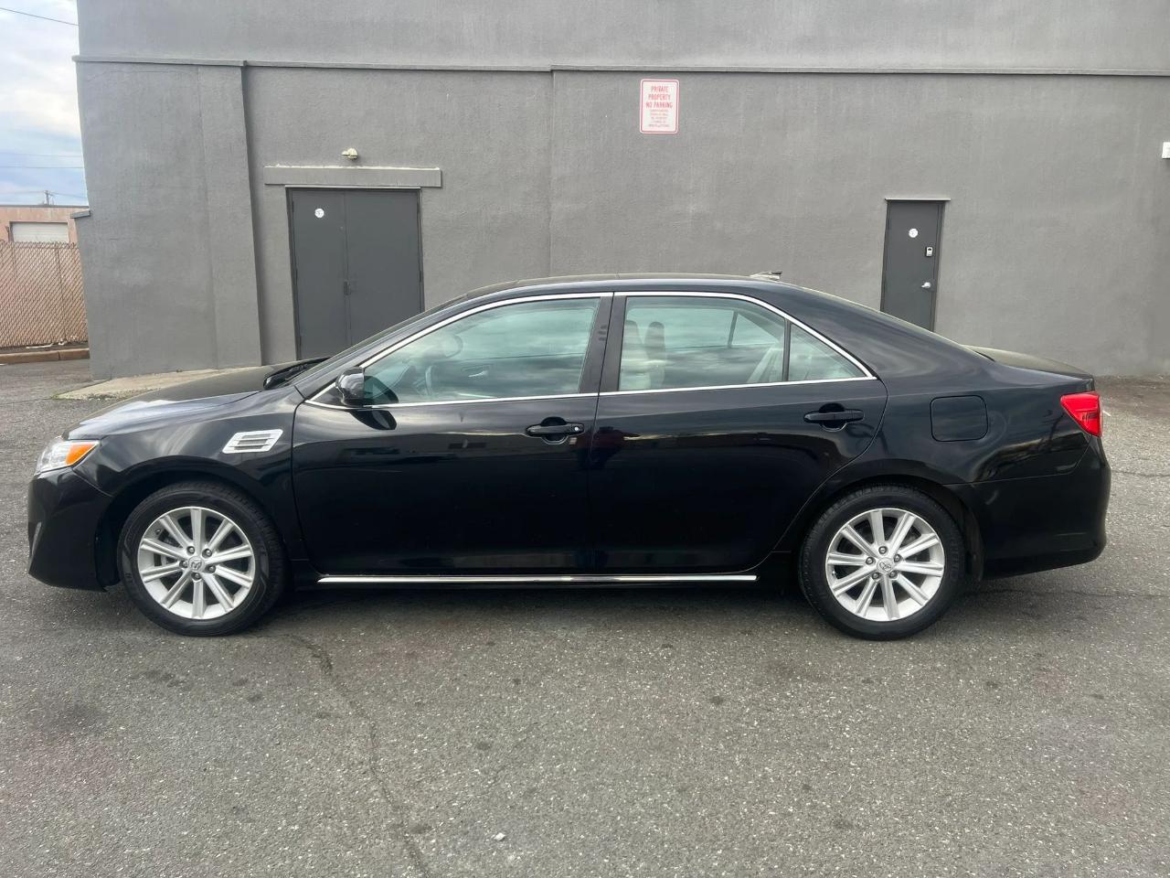 Toyota Camry 4dr Sdn I4 Auto XLE (Natl) 2013