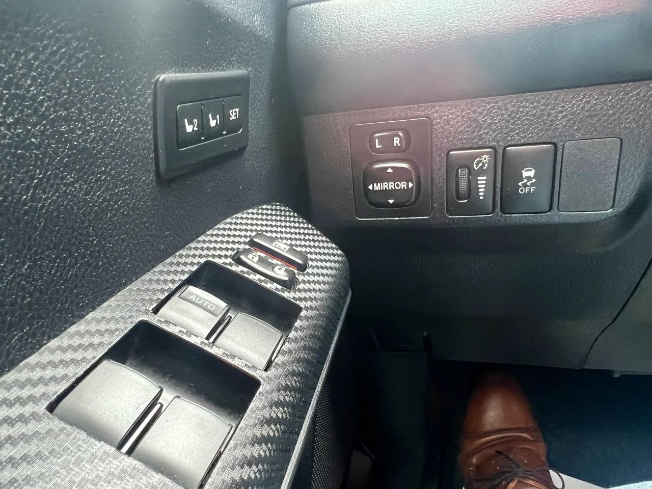 Toyota RAV4 AWD 4dr Limited (Natl) 2013