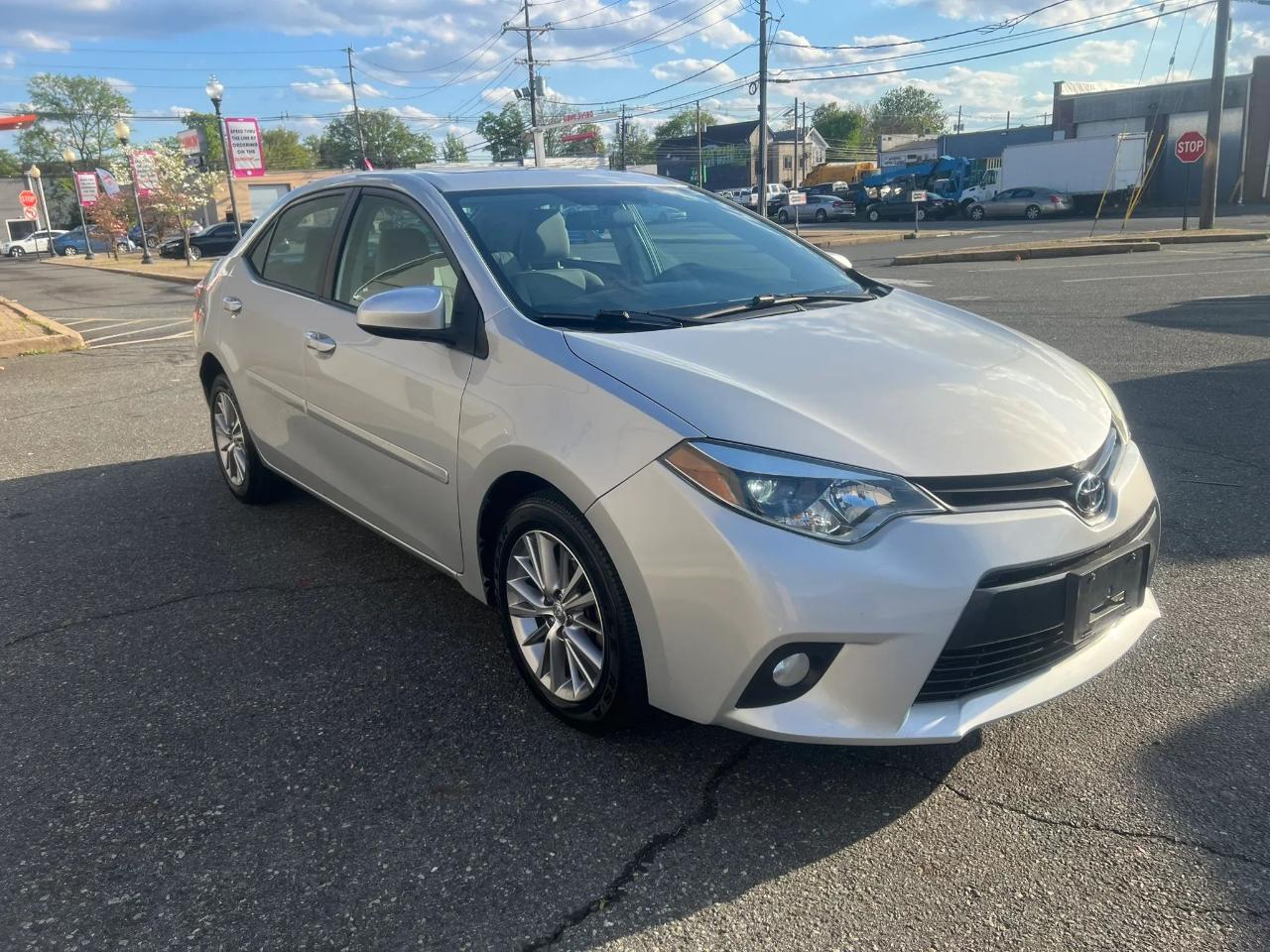 Toyota Corolla 4dr Sdn CVT LE Premium (Natl) 2014