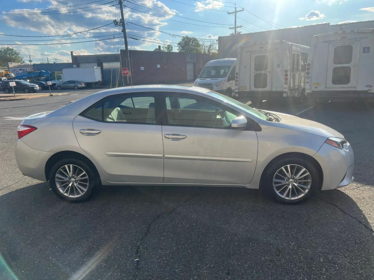 Toyota Corolla 4dr Sdn CVT LE Premium (Natl) 2014