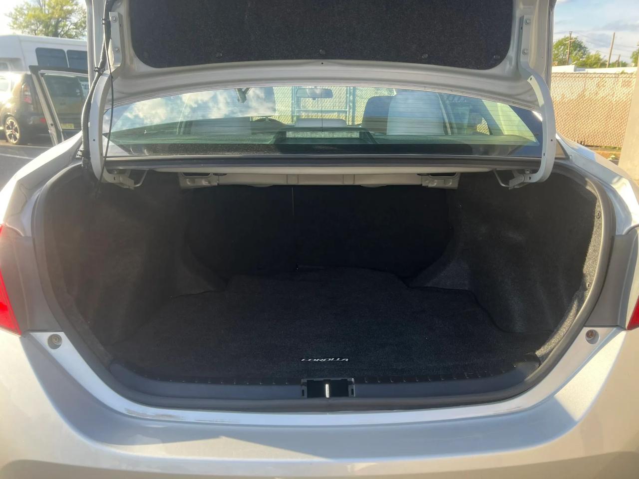 Toyota Corolla 4dr Sdn CVT LE Premium (Natl) 2014