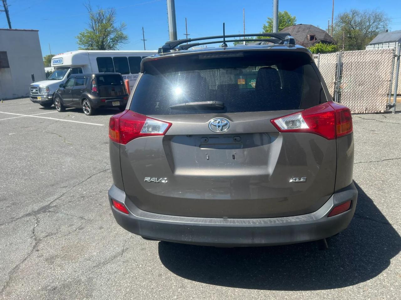 Toyota RAV4 FWD 4dr XLE (Natl) 2013
