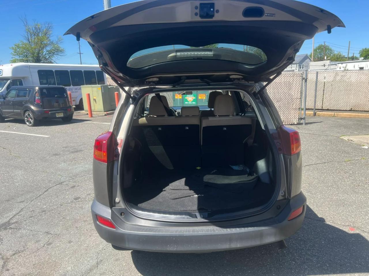 Toyota RAV4 FWD 4dr XLE (Natl) 2013