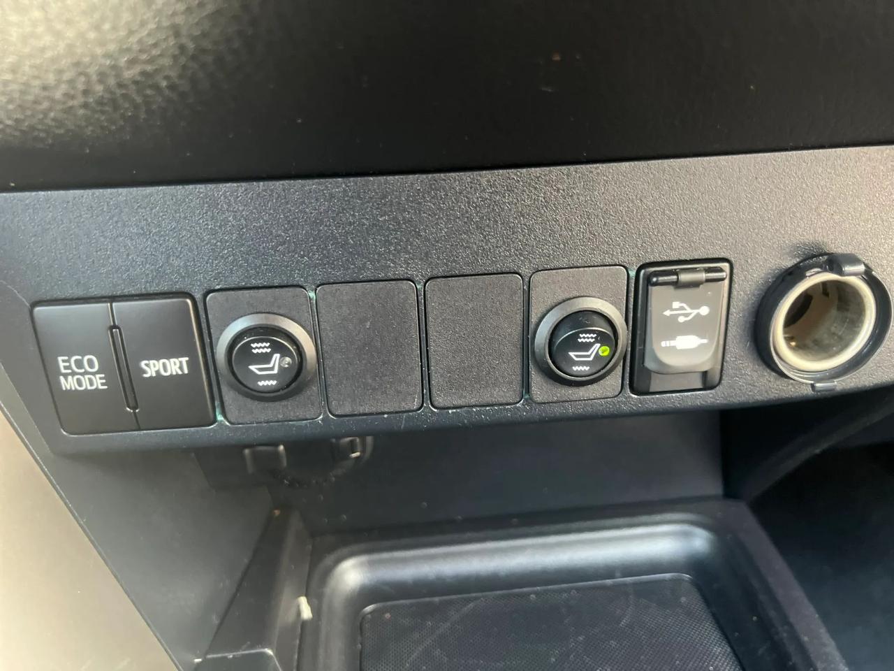 Toyota RAV4 FWD 4dr XLE (Natl) 2013