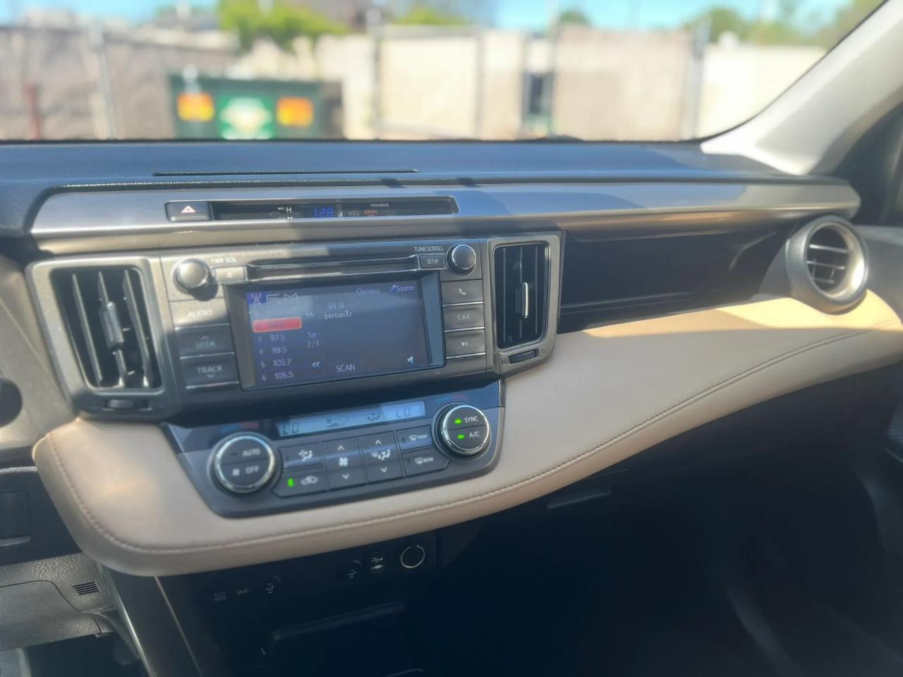 Toyota RAV4 FWD 4dr XLE (Natl) 2013