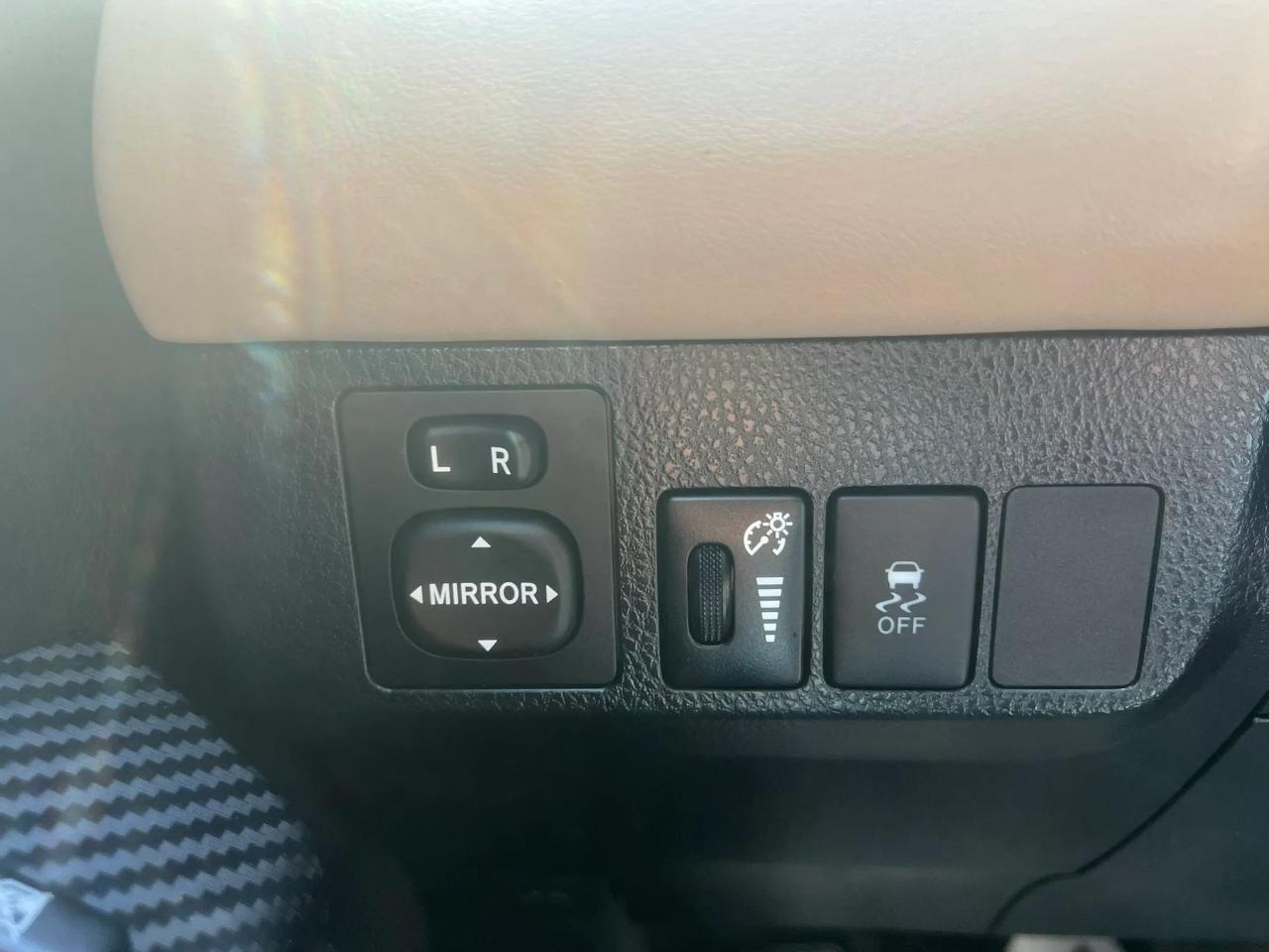 Toyota RAV4 FWD 4dr XLE (Natl) 2013
