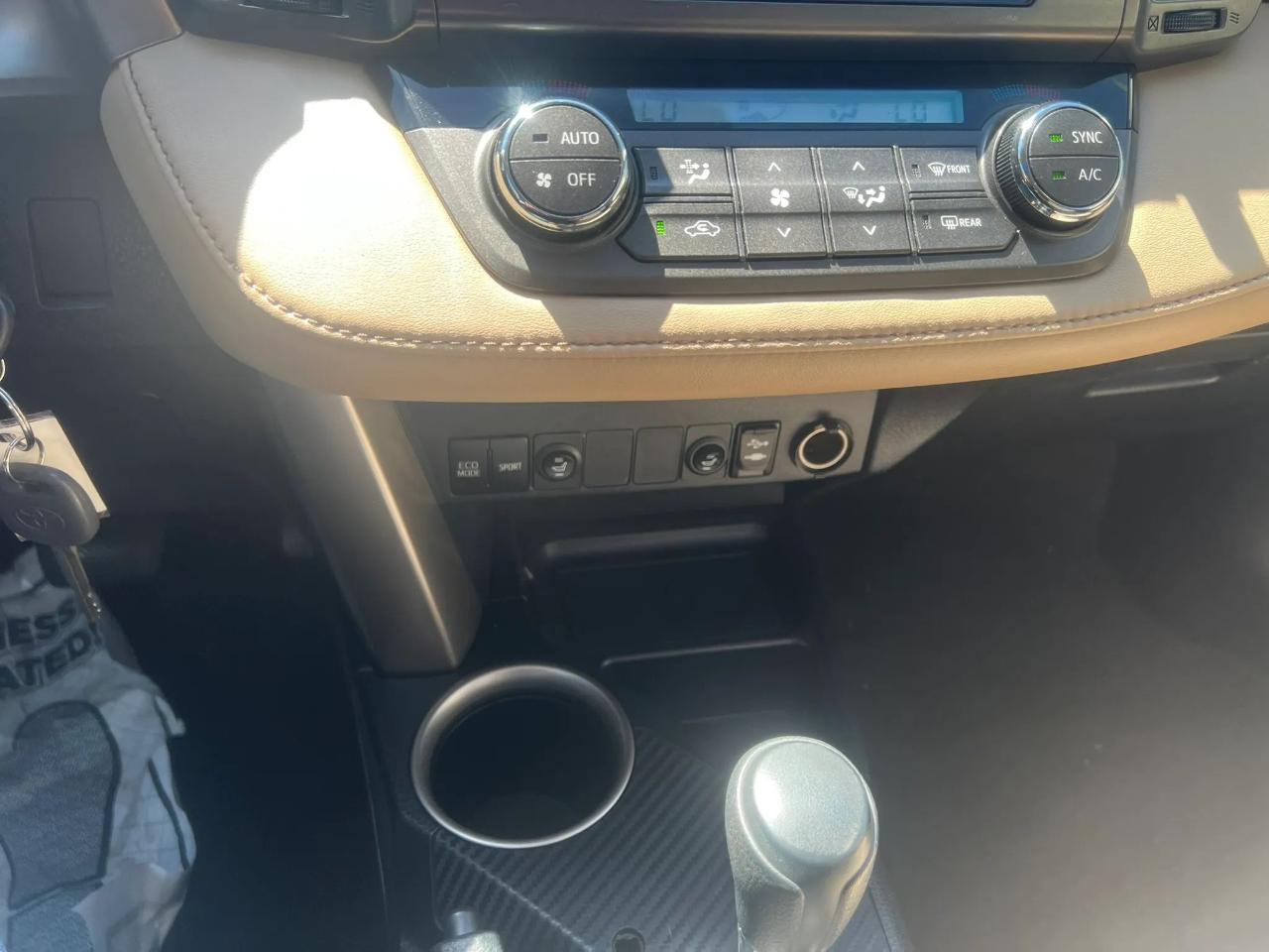 Toyota RAV4 FWD 4dr XLE (Natl) 2013