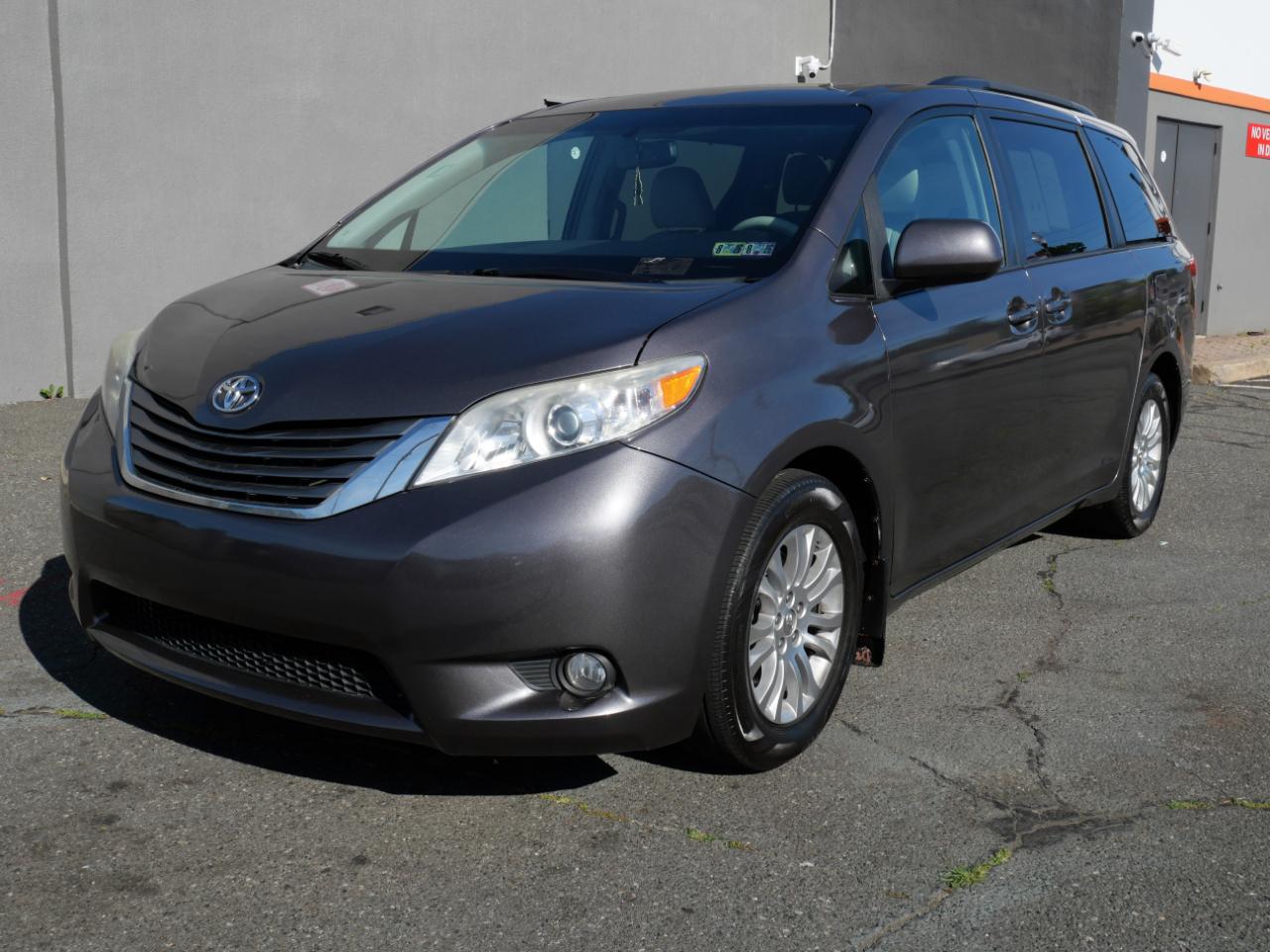 2014 Toyota Sienna 5dr 7-Pass Van V6 XLE AAS FWD (Natl)