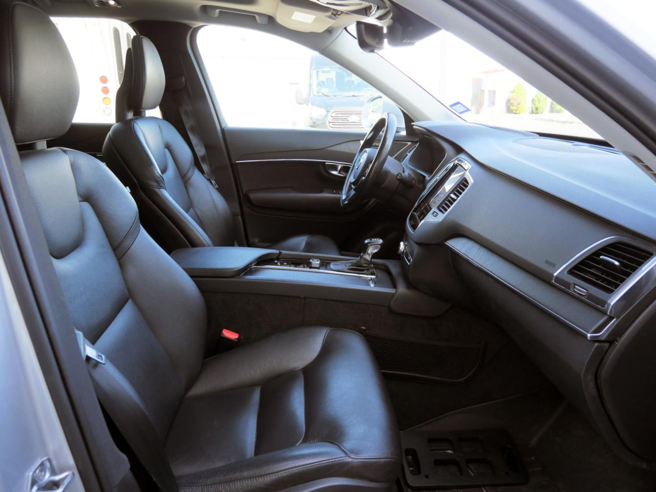 Volvo XC90 T6 AWD Momentum 7 Passenger 2020