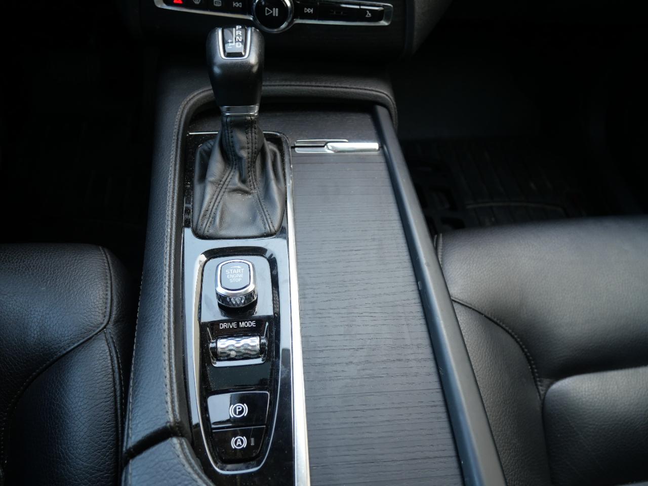 Volvo XC90 T6 AWD Momentum 7 Passenger 2020