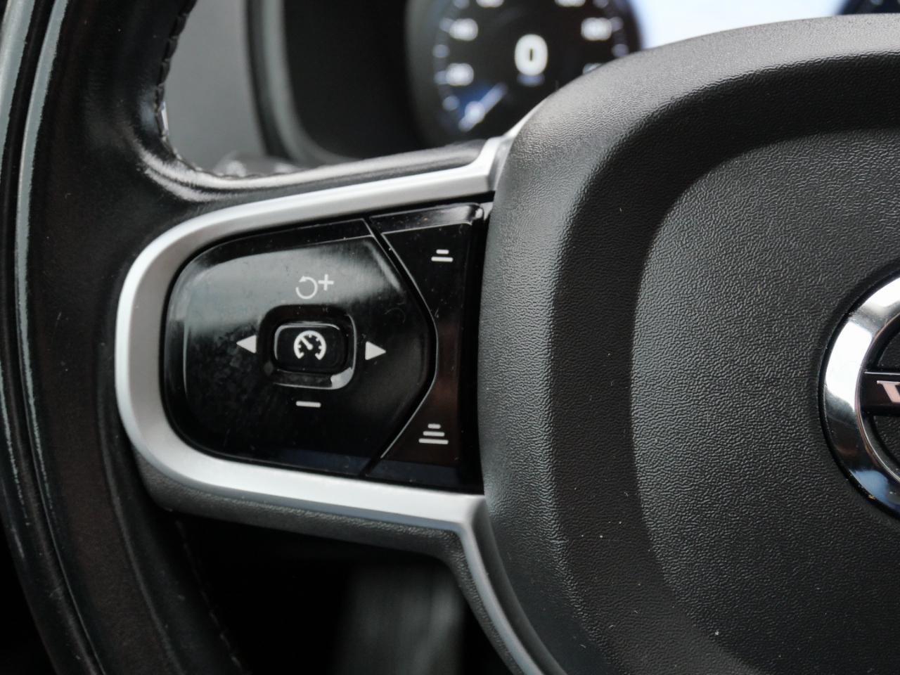 Volvo XC90 T6 AWD Momentum 7 Passenger 2020