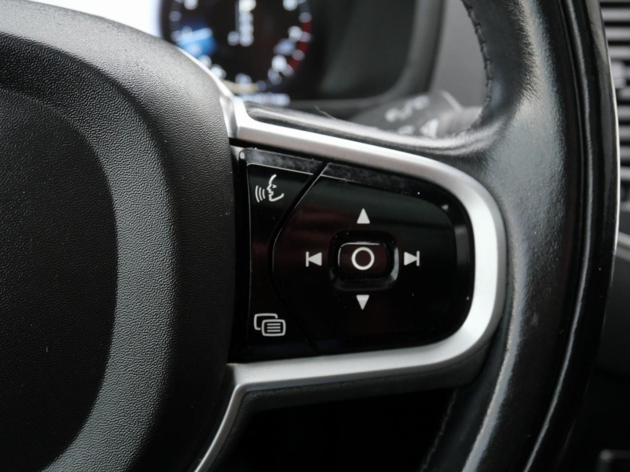 Volvo XC90 T6 AWD Momentum 7 Passenger 2020
