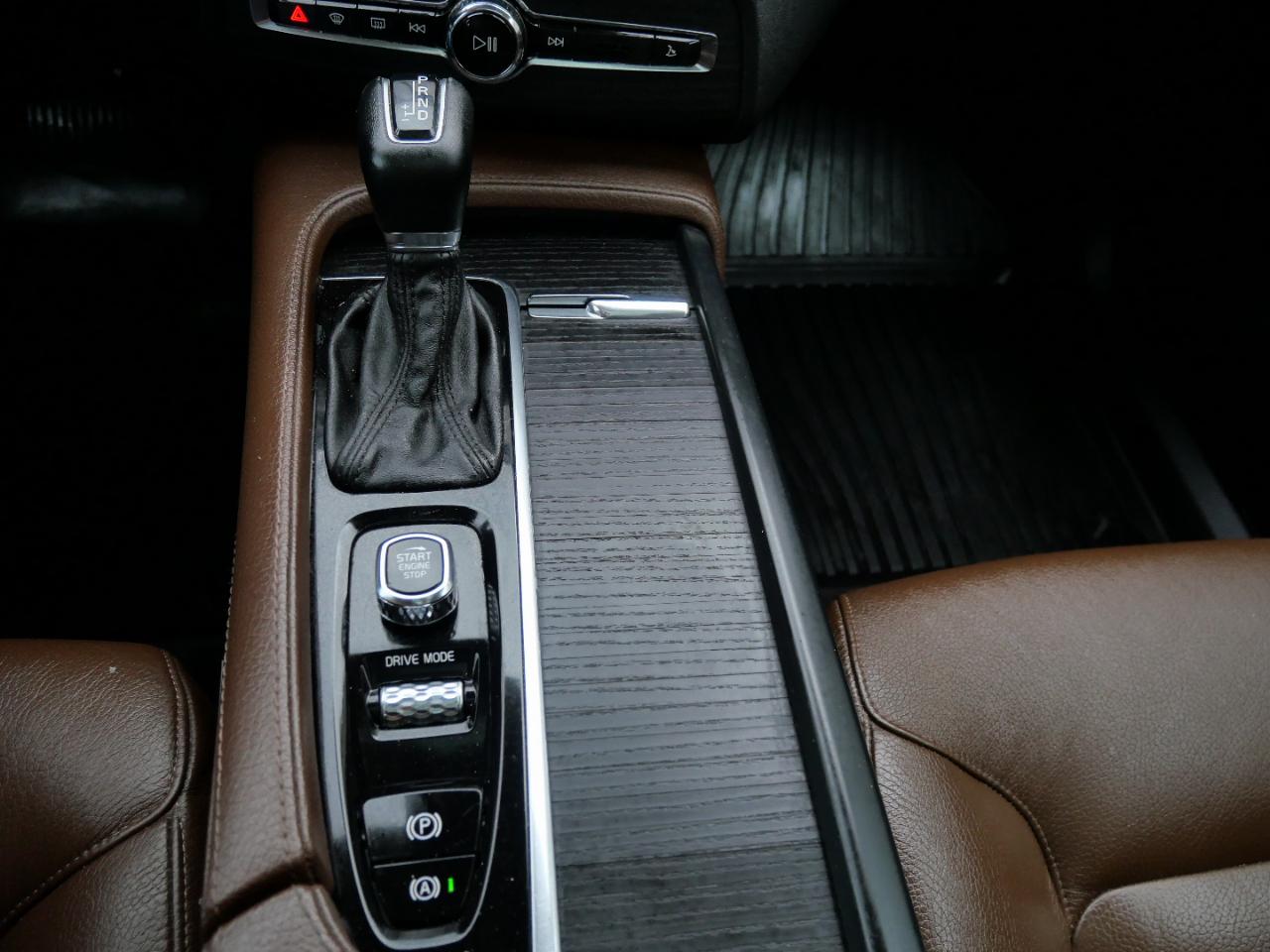 Volvo XC90 T6 AWD Momentum 7 Passenger 2020