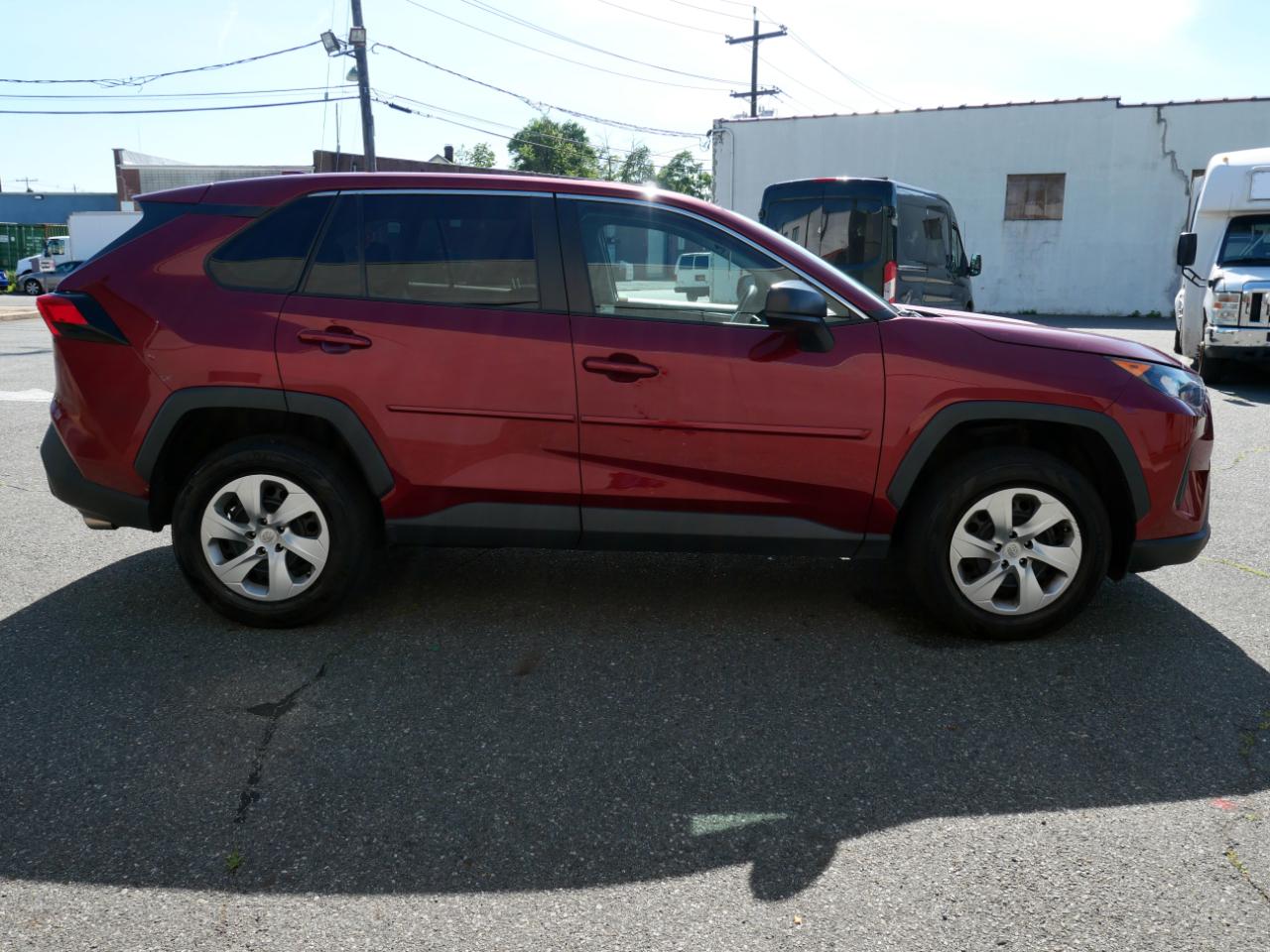 Toyota RAV4 LE AWD (Natl) 2022
