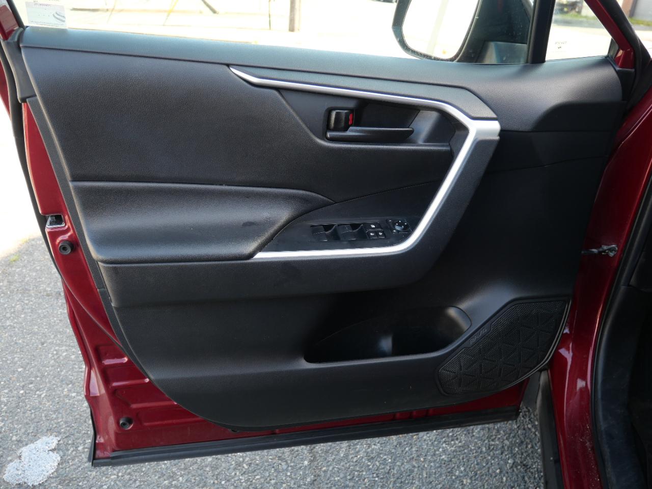 Toyota RAV4 LE AWD (Natl) 2022