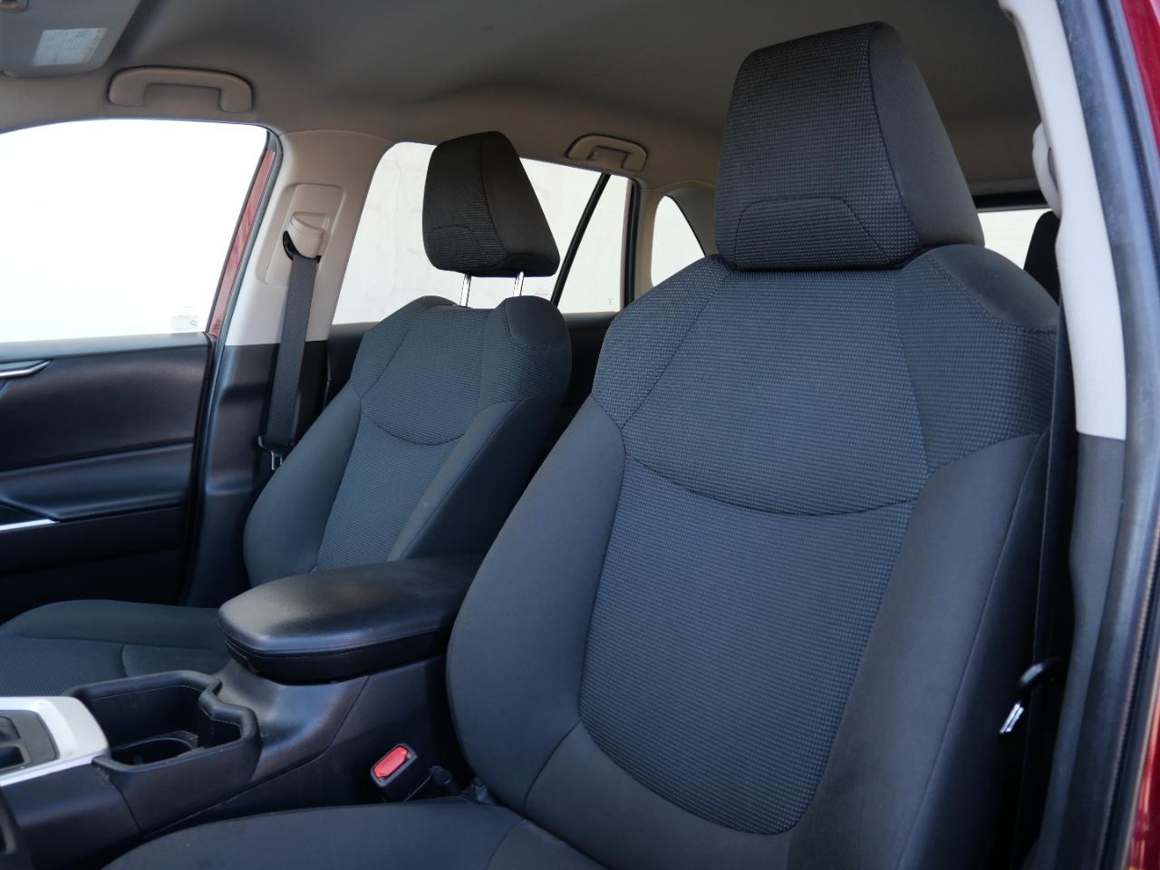 Toyota RAV4 LE AWD (Natl) 2022