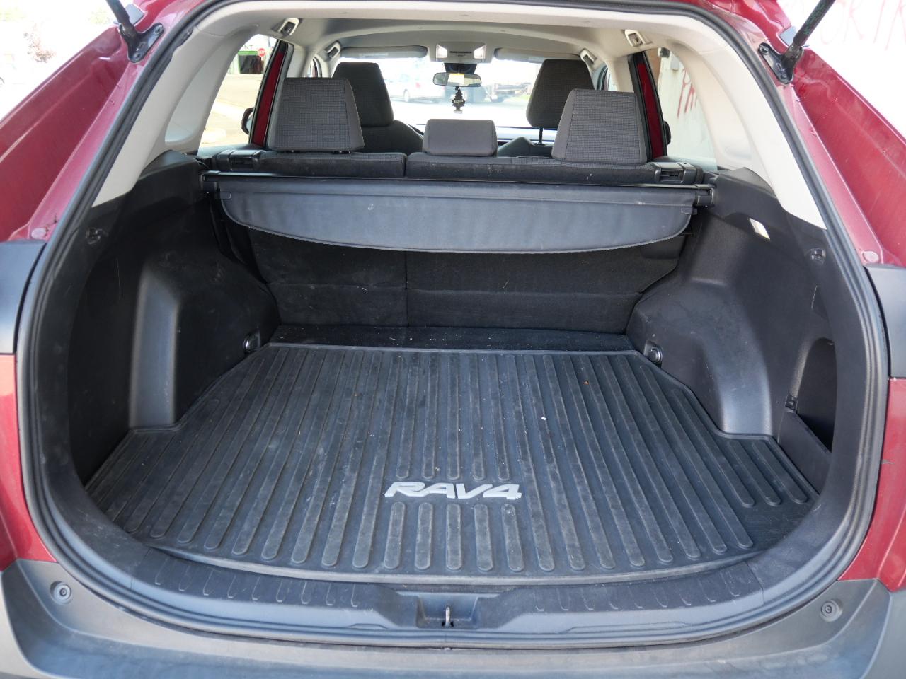 Toyota RAV4 LE AWD (Natl) 2022