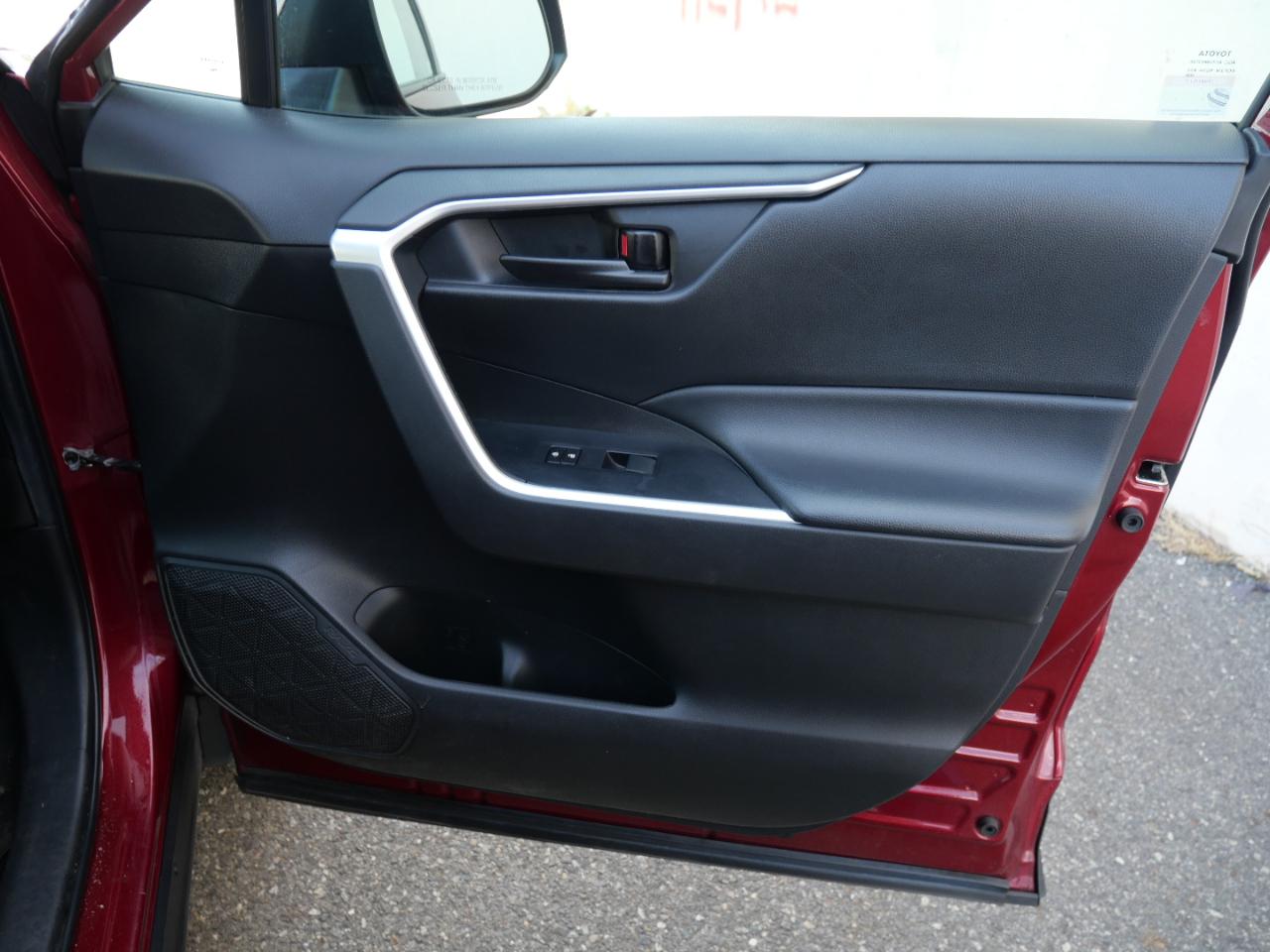 Toyota RAV4 LE AWD (Natl) 2022