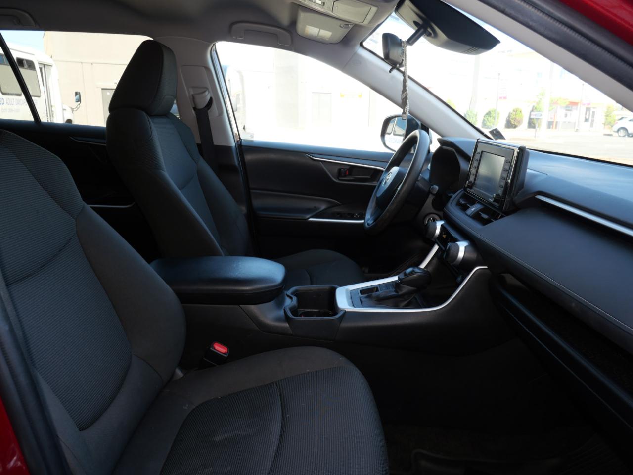 Toyota RAV4 LE AWD (Natl) 2022