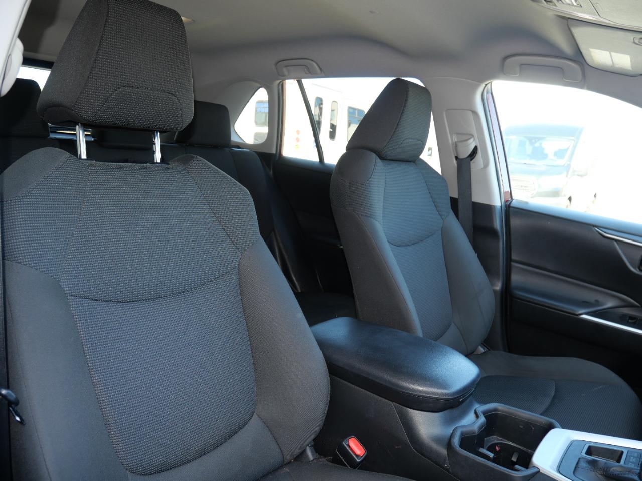 Toyota RAV4 LE AWD (Natl) 2022