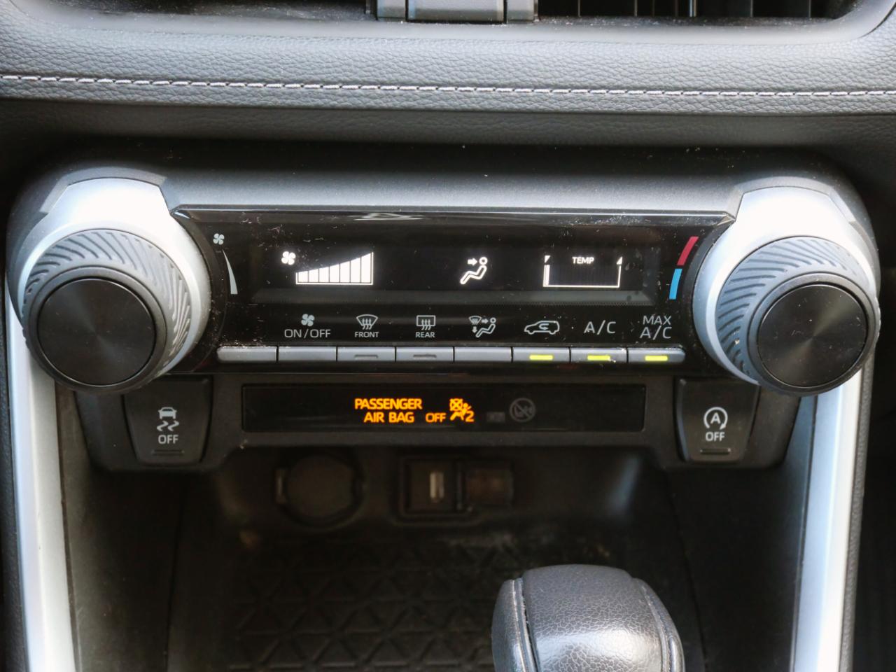 Toyota RAV4 LE AWD (Natl) 2022