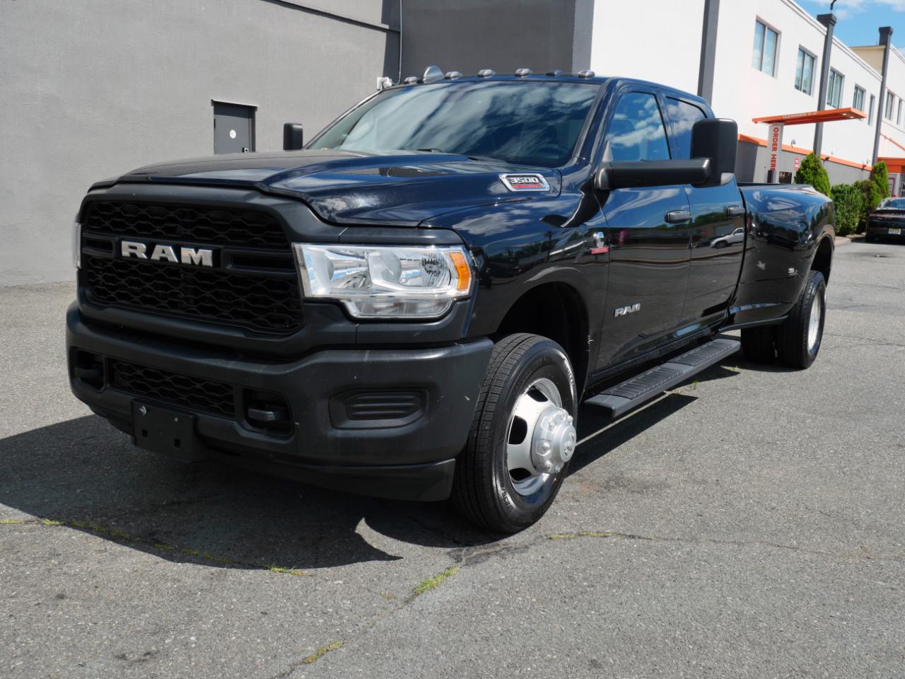2022 RAM 3500 Tradesman 4x4 Crew Cab 8' Box