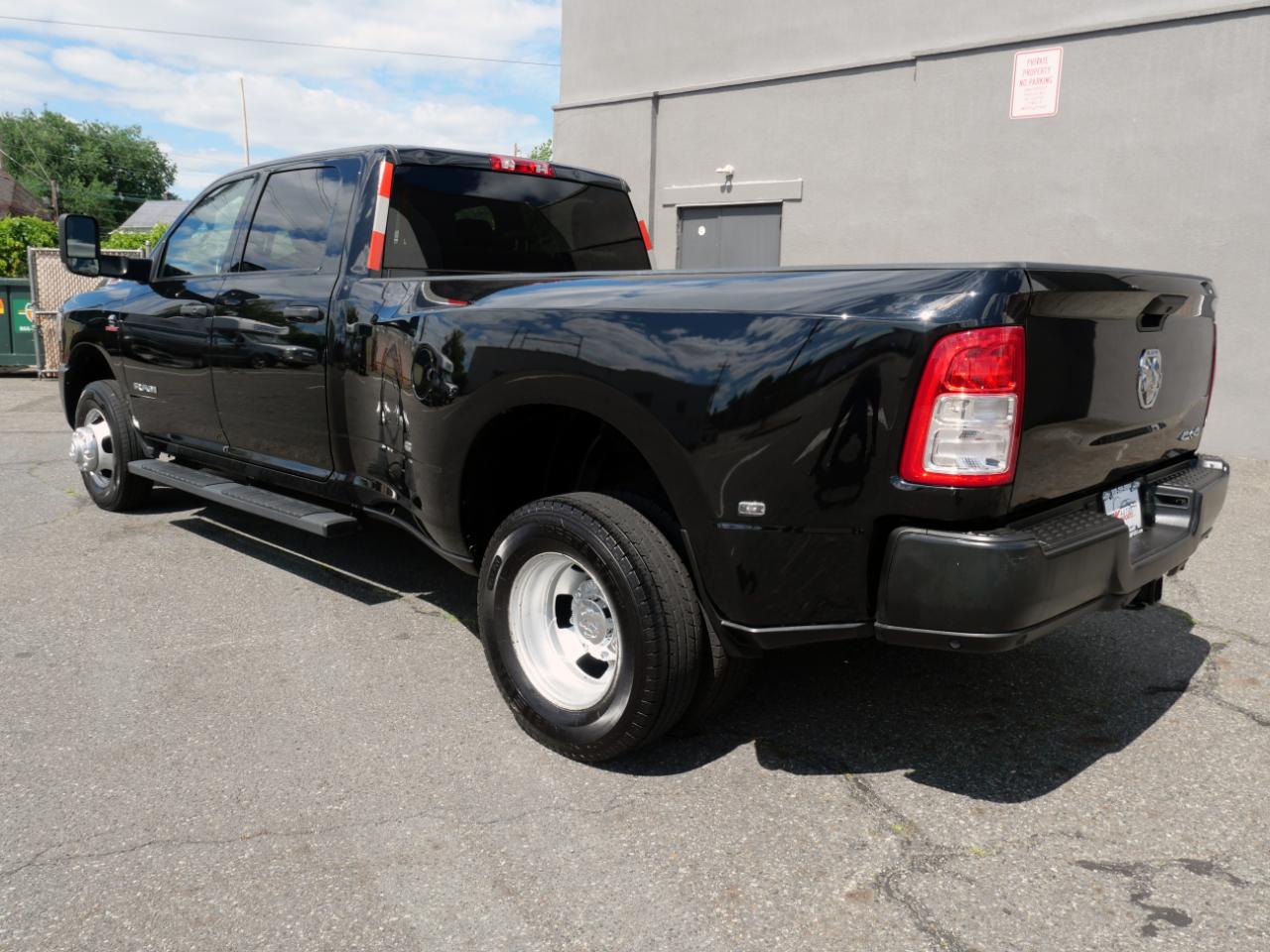 RAM 3500 Tradesman 4x4 Crew Cab 8' Box 2022
