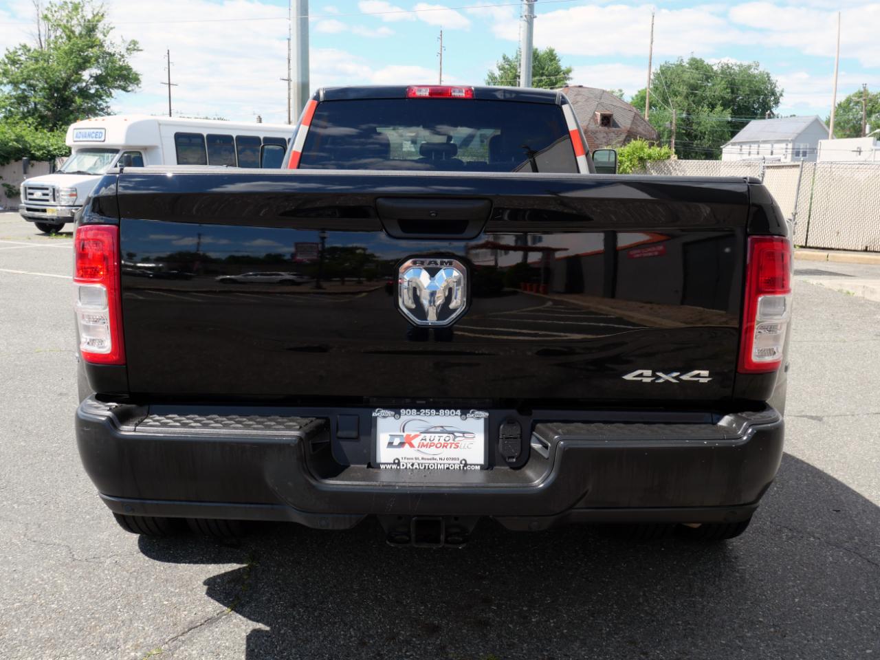 RAM 3500 Tradesman 4x4 Crew Cab 8' Box 2022