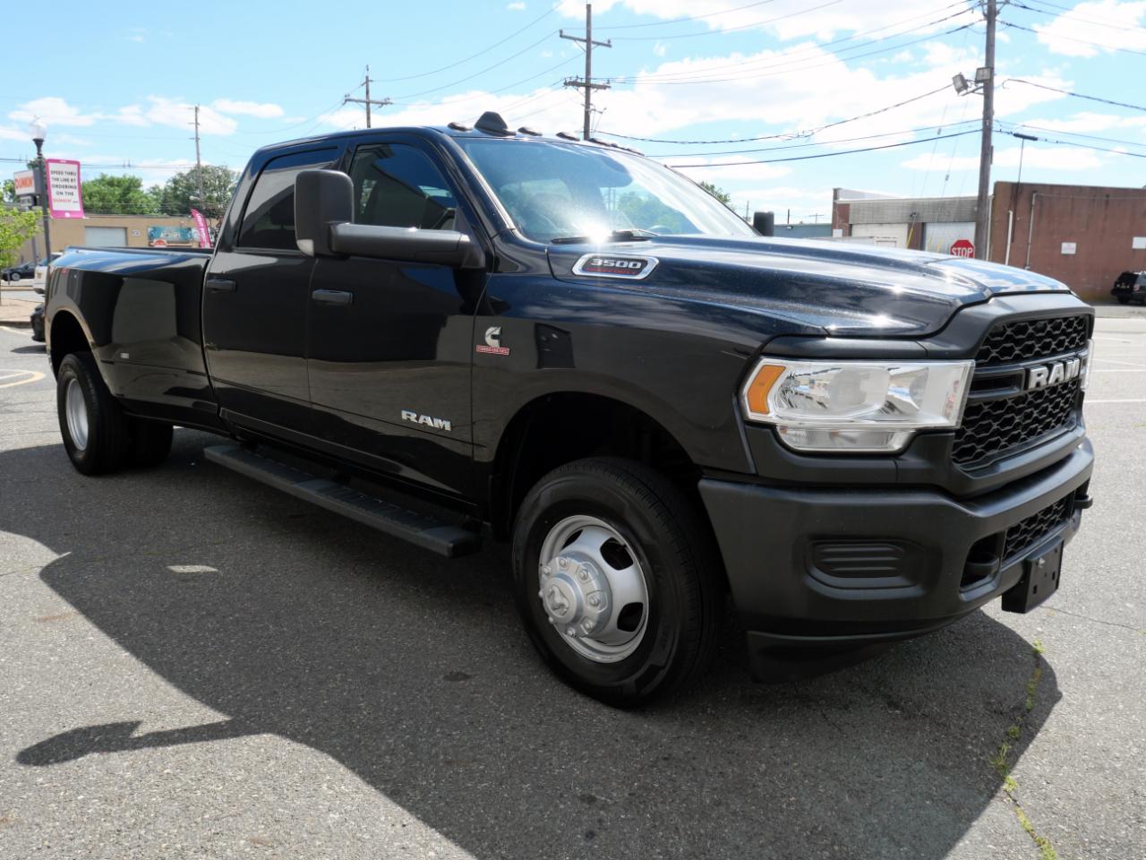 RAM 3500 Tradesman 4x4 Crew Cab 8' Box 2022
