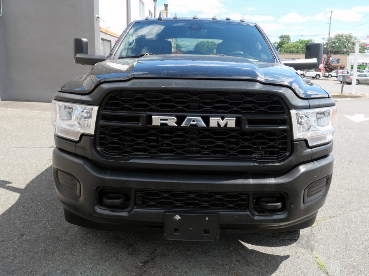 RAM 3500 Tradesman 4x4 Crew Cab 8' Box 2022